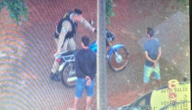 Imagem referente a Imagens aéreas do Falcão da PM registram abordagem a moto “cabrita” no Cascavel Velho