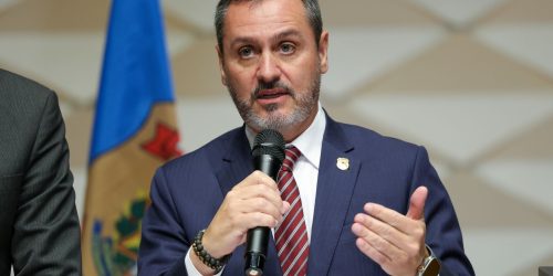PF aguarda decisão na Bolívia para trazer líder de facção criminosa Imagem referente a PF aguarda decisão na Bolívia para trazer líder de facção criminosa