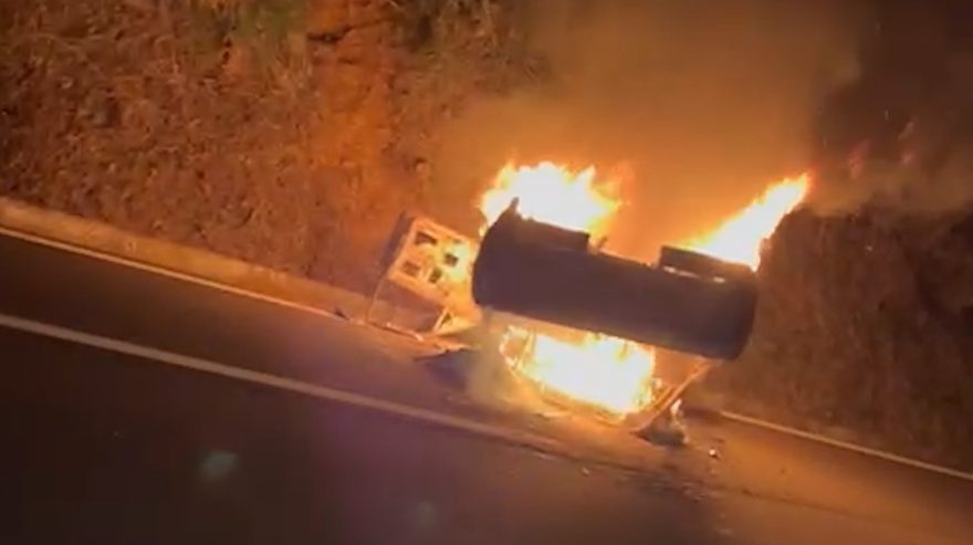 Pai e filho morrem carbonizados após capotamento na BR-158, entre Marquinho e Laranjeiras do Sul