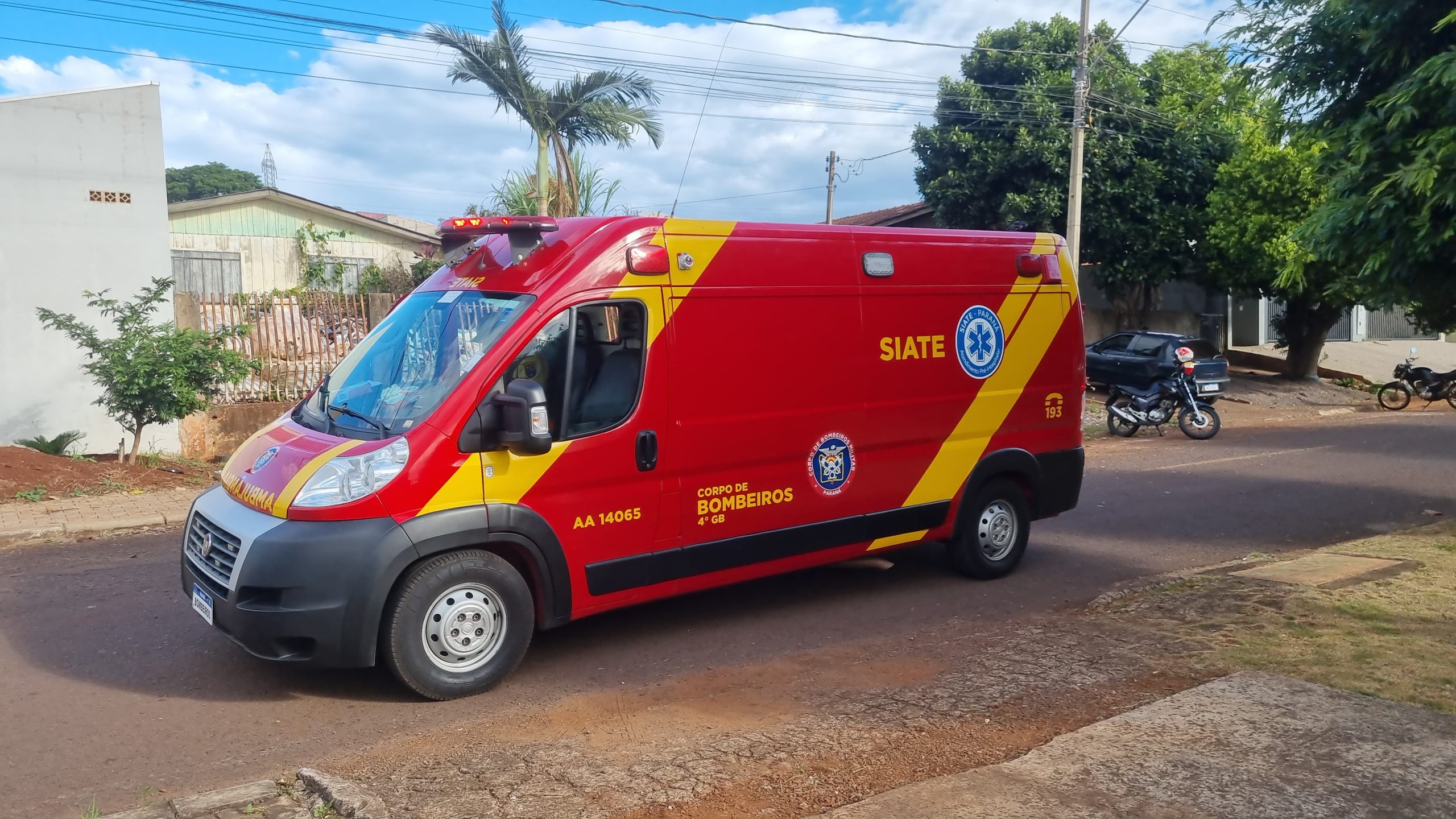 Ao desviar de cão, motociclista sofre queda no Bairro Santa Felicidade