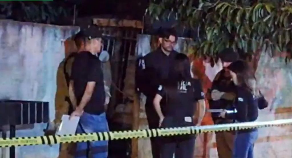 Mulher é brutalmente assassinada a golpes de faca neste domingo Mulher é brutalmente assassinada a golpes de faca neste domingo