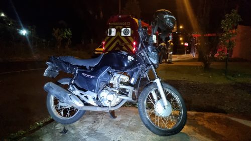 Motociclista se encosta em fio solto, sofre queda e é socorrido pelo Siate no Bairro Pacaembu Imagem referente a Motociclista se encosta em fio solto, sofre queda e é socorrido pelo Siate no Bairro Pacaembu