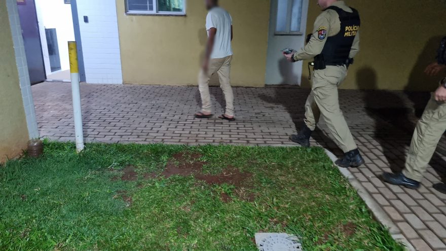 Jovem de 27 anos morre em confronto com a PM e comparsa é preso com maconha e cocaína