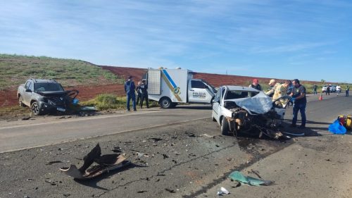 Mulher de 35 anos e homem de 64 perdem as vidas em colisão frontal na PR-340 Mulher de 35 anos e homem de 64 perdem as vidas em colisão frontal na PR-340