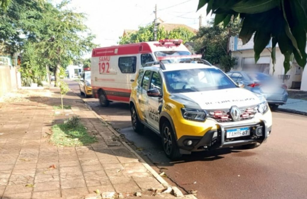 Homem é esfaqueado em frente à própria casa no Jardim Gisela Homem é esfaqueado em frente à própria casa no Jardim Gisela