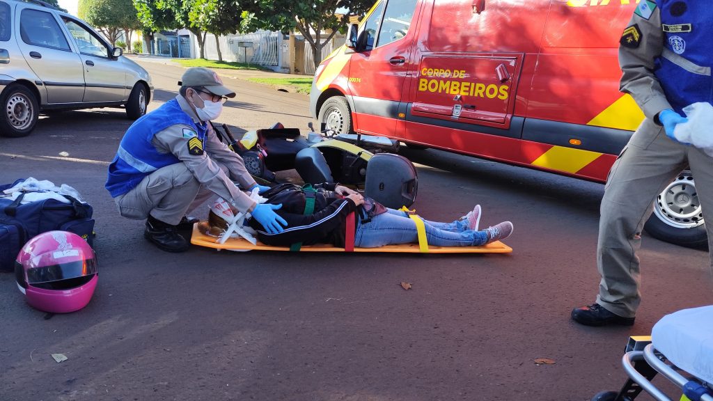 Acidente em cruzamento perigoso deixa motociclista ferida no Bairro Canadá Acidente em cruzamento perigoso deixa motociclista ferida no Bairro Canadá