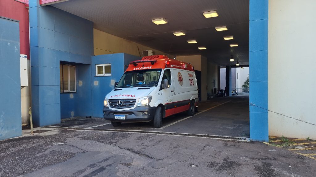 Mulher tem AVC dentro de ônibus na BR-277 e é levada ao HOUP Mulher tem AVC dentro de ônibus na BR-277 e é levada ao HOUP