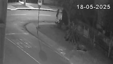 Imagem referente a Vídeo mostra mulher dando 36 golpes com paver para matar Cícero Anselmo