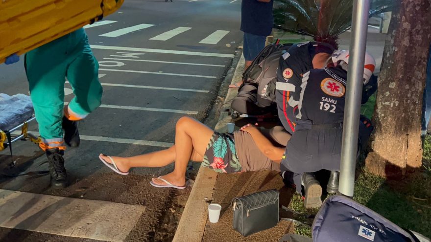 Mulher fica ferida em acidente na Rua Antonina