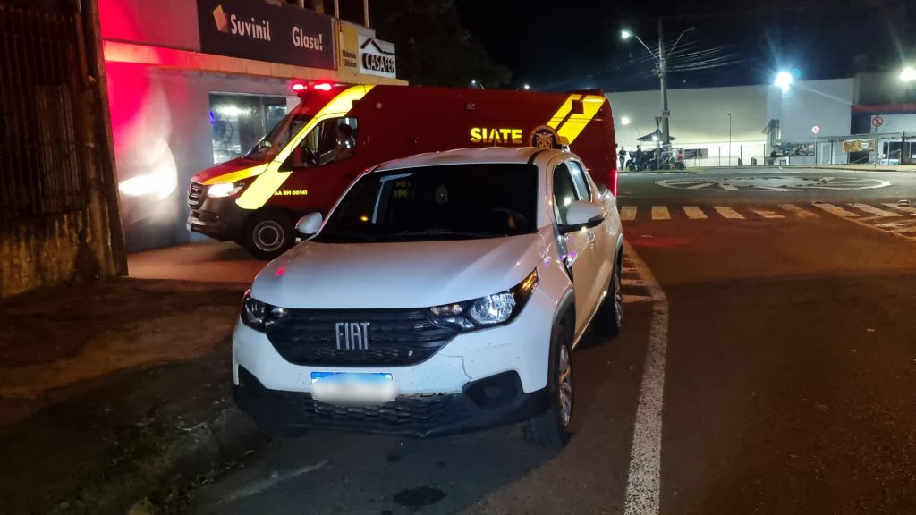 Fiat Strada e CB300 batem em cruzamento no Bairro Cancelli Fiat Strada e CB300 batem em cruzamento no Bairro Cancelli