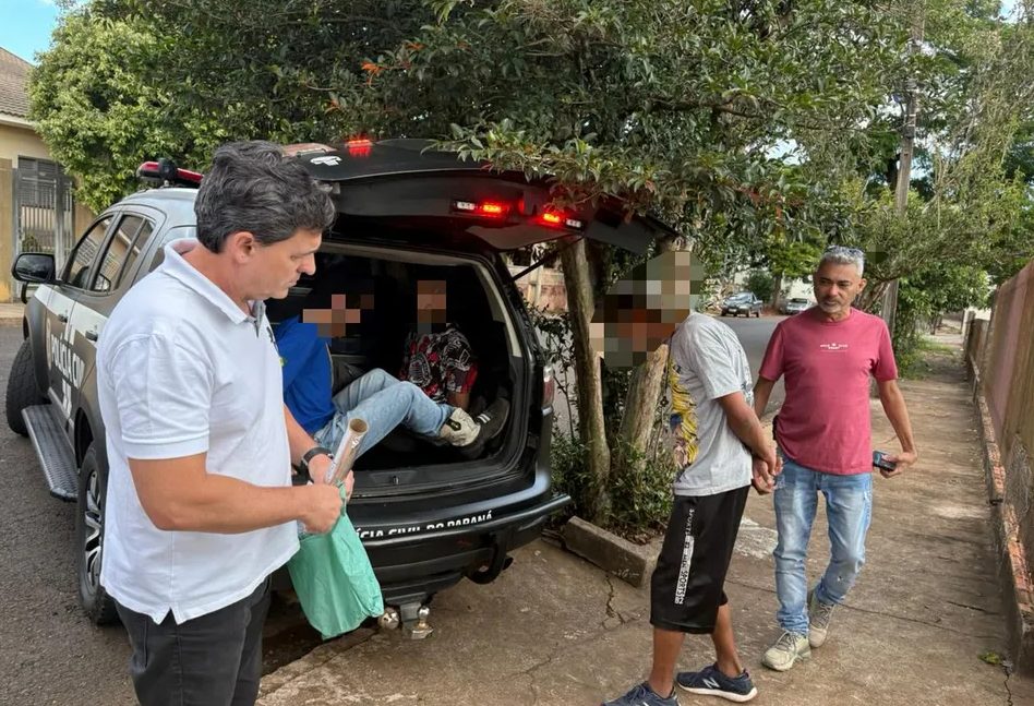 Usuários são surpreendidos ao se depararem com ‘biqueira’ fechada pela polícia Usuários são surpreendidos ao se depararem com ‘biqueira’ fechada pela polícia