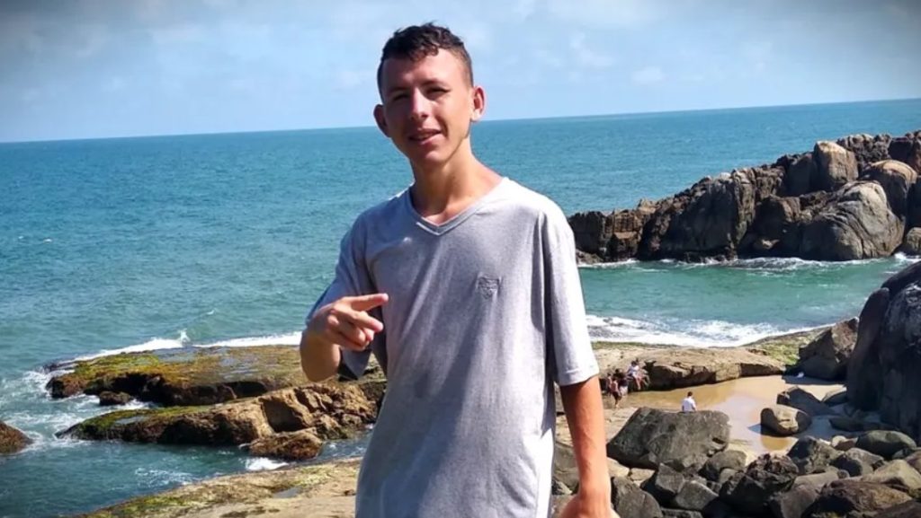 Jovem que morreu em grave acidente será sepultado nesta terça-feira (20) Jovem que morreu em grave acidente será sepultado nesta terça-feira (20)
