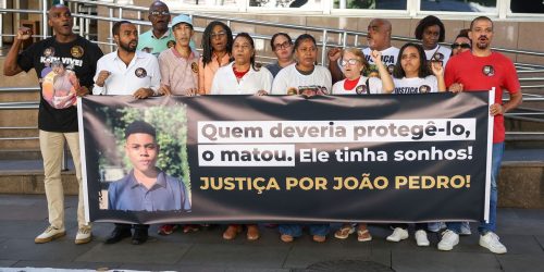 Caso João Pedro: familia cobra júri popular para policiais acusados Imagem referente a Caso João Pedro: familia cobra júri popular para policiais acusados