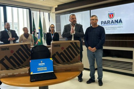 Governo do Estado entrega 177 notebooks para equipar 28 Centros da Juventude Imagem referente a Governo do Estado entrega 177 notebooks para equipar 28 Centros da Juventude