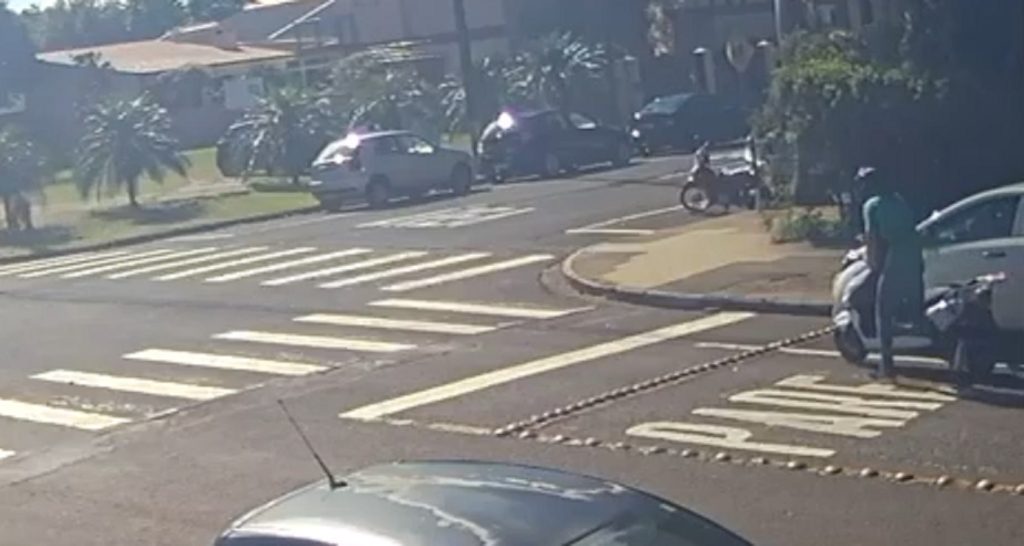 Scooter elétrica é furtada na Rua Gaspar Dutra em Cascavel Scooter elétrica é furtada na Rua Gaspar Dutra em Cascavel