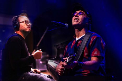 Zeca Baleiro apresenta show “Piano” no Guairão no dia 23 de maio Imagem referente a Zeca Baleiro apresenta show “Piano” no Guairão no dia 23 de maio