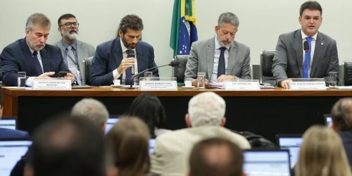 Correção de toda tabela do IR custaria mais de R$ 100 bilhões por ano Imagem referente a Correção de toda tabela do IR custaria mais de R$ 100 bilhões por ano
