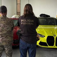 PF apreende veículos de luxo atribuídos ao Careca do INSS Imagem referente a PF apreende veículos de luxo atribuídos ao Careca do INSS