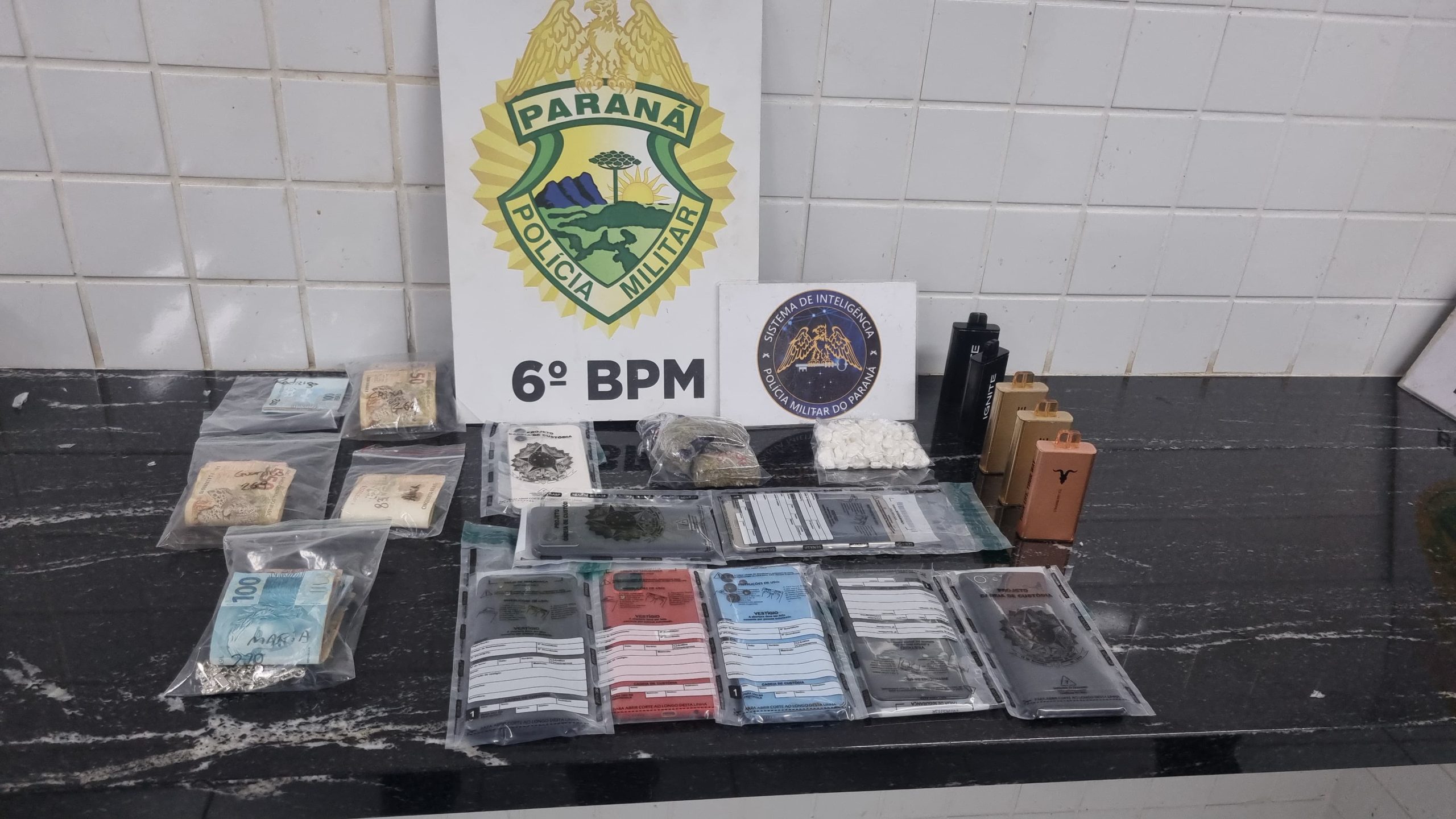 Operação do Gaeco: Policiais apreendem drogas, cigarros eletrônicos e dinheiro