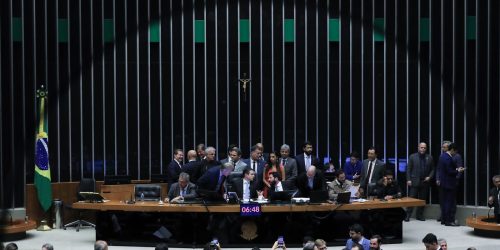 Câmara aprova urgência para PL que proíbe desconto automático no INSS Imagem referente a Câmara aprova urgência para PL que proíbe desconto automático no INSS