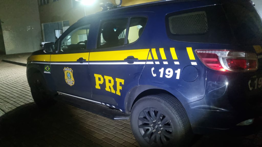PRF aborda veículo e apreende drogas com passageiro na BR-277, em Céu Azul PRF aborda veículo e apreende drogas com passageiro na BR-277, em Céu Azul