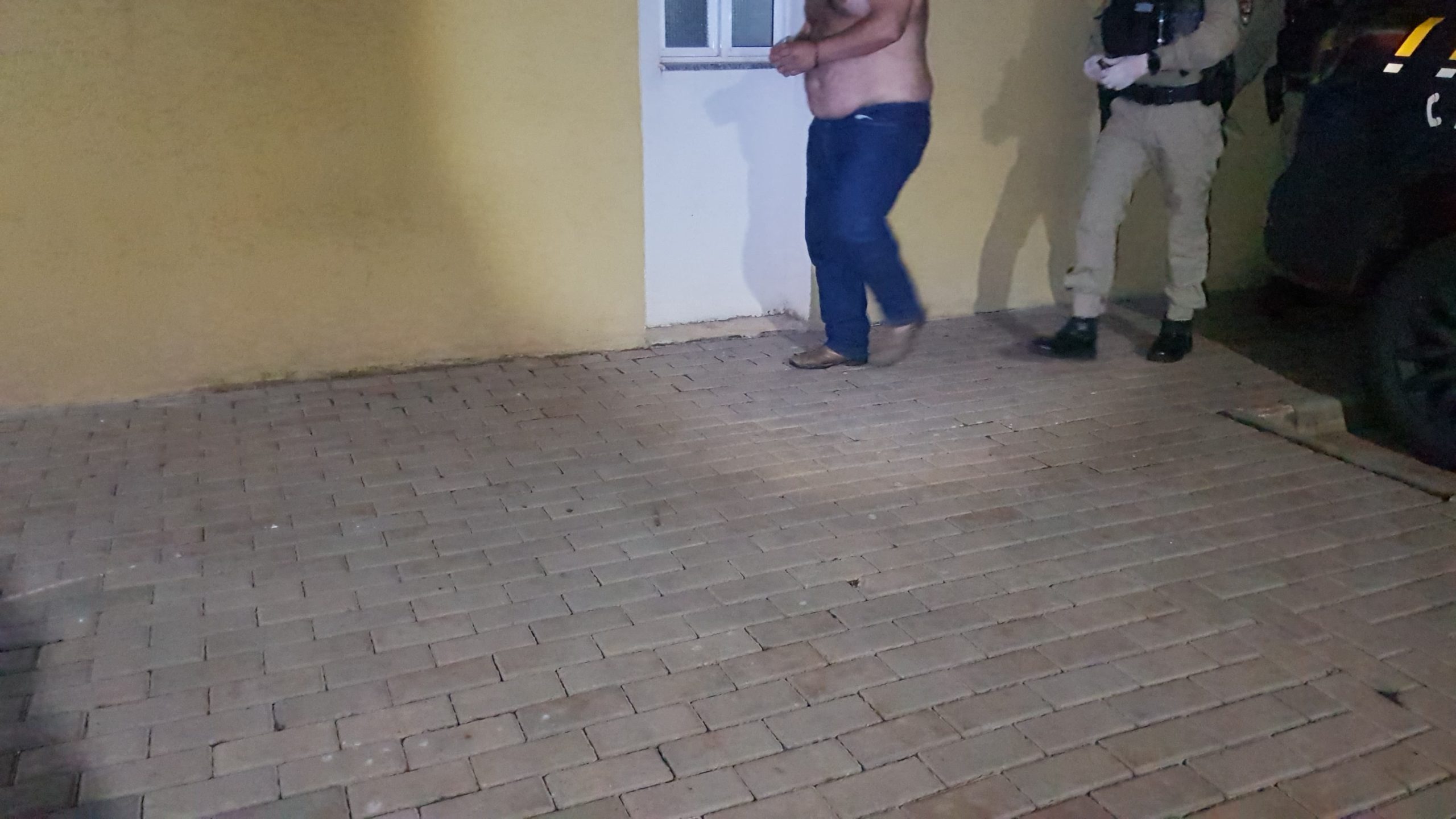Homem ameaça família com faca e é detido pela PM em Corbélia