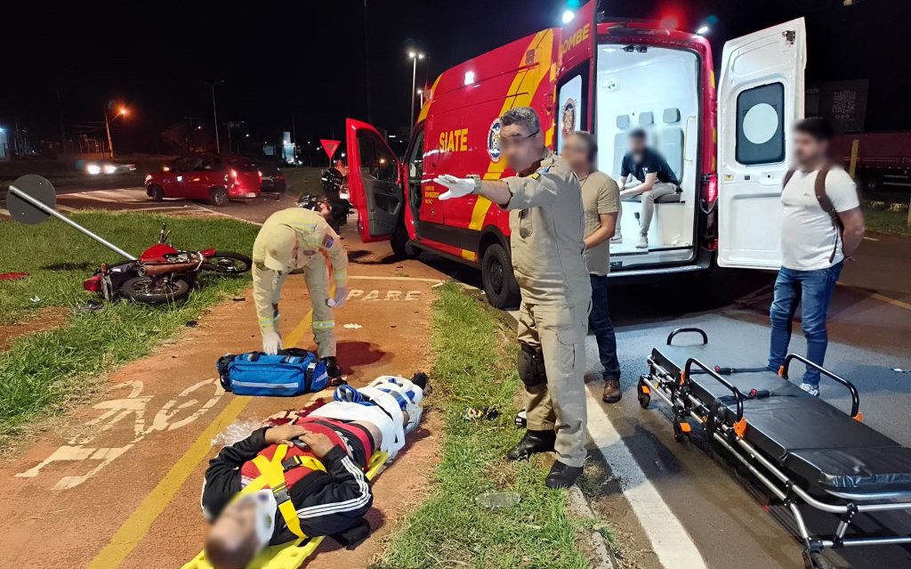 Confusão durante resgate: briga generalizada após acidente grave na marginal da BR-277 Confusão durante resgate: briga generalizada após acidente grave na marginal da BR-277