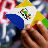 Imagem referente a Caixa paga hoje Bolsa Família a beneficiários com NIS de final 3