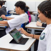 Imagem referente a Com 10,4 mil alunos aprovados, Paraná lidera Olimpíada de Inovação, Ciência e Tecnologia