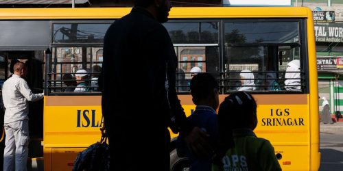 Ataque suicida contra ônibus escolar deixa cinco mortos no Paquistão Imagem referente a Ataque suicida contra ônibus escolar deixa cinco mortos no Paquistão