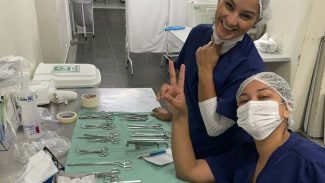 Da escola ao trabalho: curso técnico em Enfermagem garante emprego a recém-formados