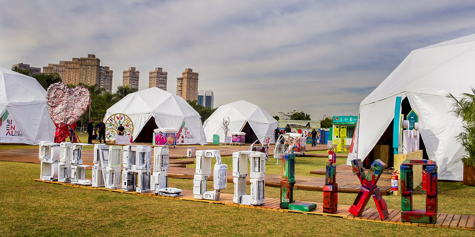 Bienal do Lixo 2025 propõe reflexão sobre consumo consciente