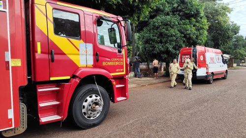 Bombeiros arrombam residência e Samu socorre vítima no Parque dos Ipês