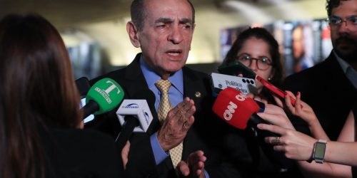 CCJ do Senado aprova fim da reeleição para cargos do Executivo Imagem referente a CCJ do Senado aprova fim da reeleição para cargos do Executivo