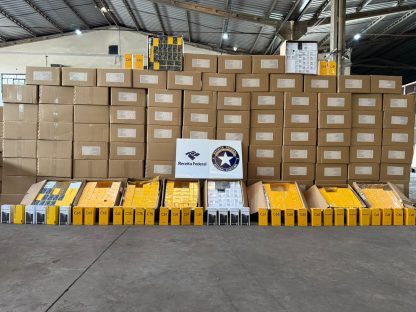 Mais de 3 mil smartphones são apreendidos pela Receita Federal em Cascavel