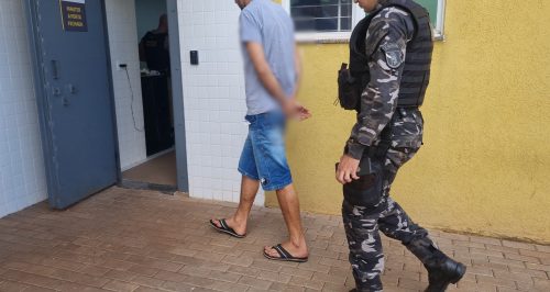 Homem descumpre medida protetiva e é preso após madrasta chamar a PM