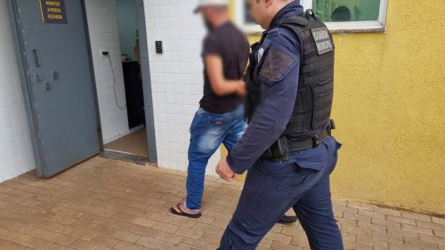 Após desentendimento, homem ameaça vendedora com facão e é detido pela GM