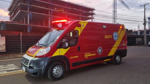Idosa de 60 anos fica ferida após ser atropelada por carro no Centro de Cascavel