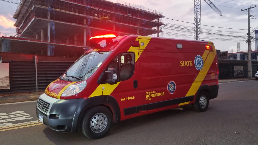 Idosa de 60 anos fica ferida após ser atropelada por carro no Centro de Cascavel