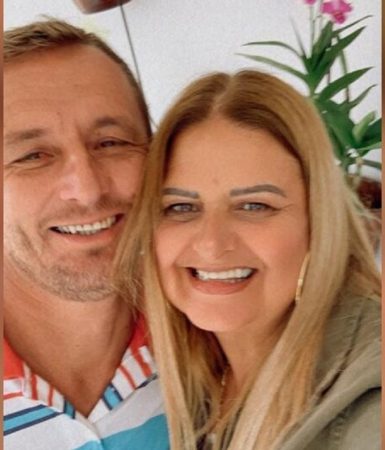 Imagem referente a Perda irreparável: amigos e familiares se despedem de casal morto em acidente