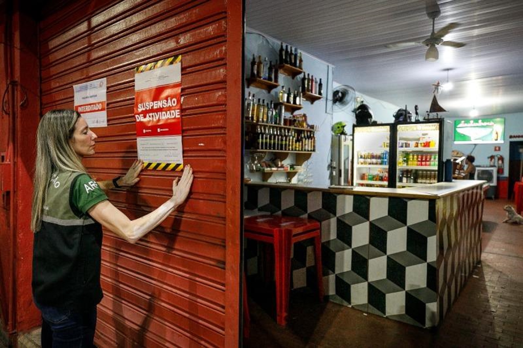 Bar que funcionava como motel e prostíbulo é interditado e proprietário preso