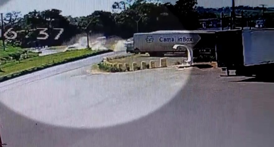 Trágico acidente com morte é registrado por câmera de segurança; veja o vídeo