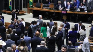 Câmara aprova projeto que reajusta salários de servidores públicos