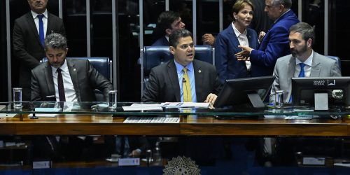 Senado aprova novo marco para o licenciamento ambiental no país Imagem referente a Senado aprova novo marco para o licenciamento ambiental no país