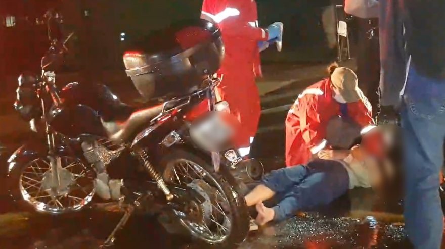 Colisão entre carro e moto deixa mulher ferida no Bairro Tropical