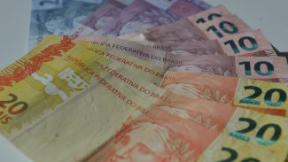 Empresas procuraram menos crédito em março