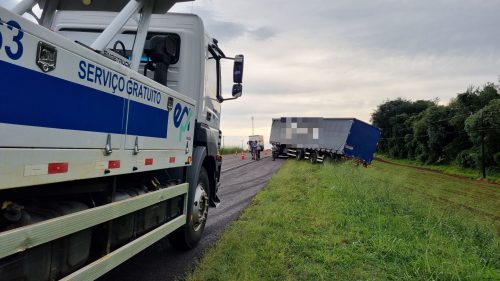 Por pouco, tragédia é evitada na BR-277; Carreta sai da pista para evitar colisão frontal