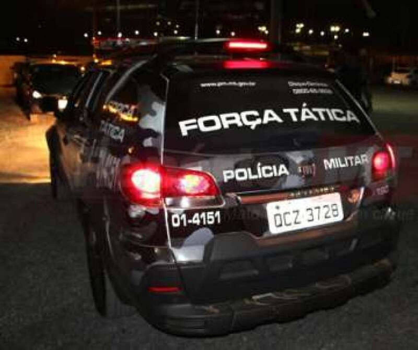 Dupla armada morre em confronto com a polícia após roubo e sequestro de gestante Dupla armada morre em confronto com a polícia após roubo e sequestro de gestante