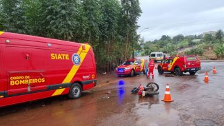 Motociclista sofre ferimentos graves na cabeça em acidente no Lago Azul