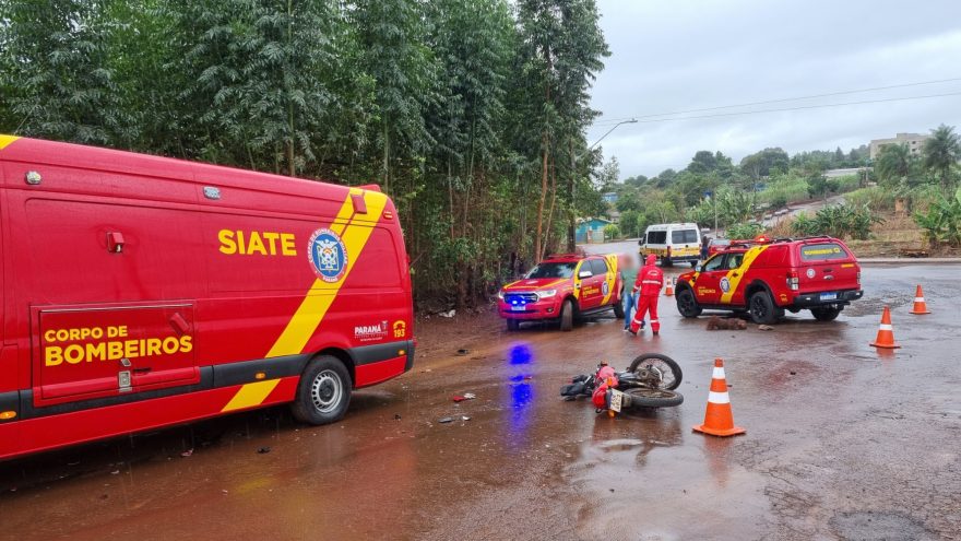 Motociclista sofre ferimentos graves na cabeça em acidente no Lago Azul